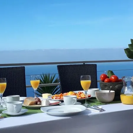 Casa Oliva-Panorama: Large designer apartment, fantastic views, heated pool