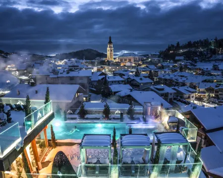 Abinea Dolomiti Romantic Spa Отели рядом с достопримечательностью «Alpe di Siusi - Seiser Alm Bahn»