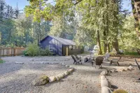 Close to Mt Hood Skibowl: Retro Rhododendron Cabin