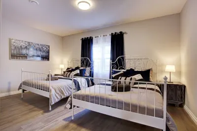 Modern Townhouse with Rooftop Deck close to Downtown Hotell i Southwest