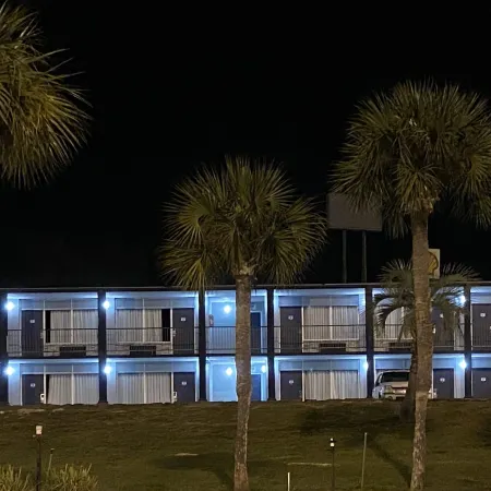 American Inn and Suites