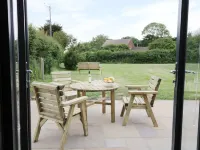 Fieldside Hotels in Muston