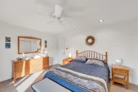 Uncas 16N - Spacious & Scenic Townhome townhouse Hotels in Johnsburg