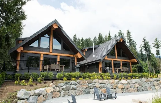 河上羅威那酒店