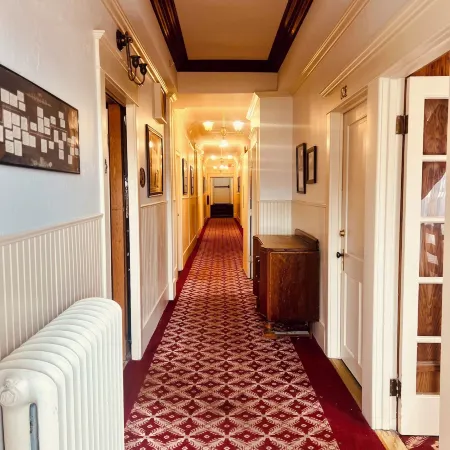 Van Gilder Hotel