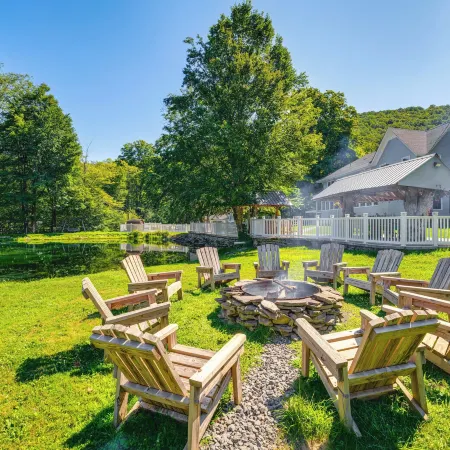 Massive Roscoe Retreat: Great for Large Groups!