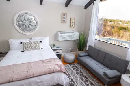 Gunstock Inn & Suites Отели рядом с достопримечательностью «Gunstock Mountain Resort»