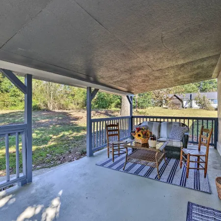 Porch, Fire Pit and Grill Blue Ridge Mtn Cottage!