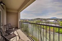 Sevierville Resort Retreat ~ 2 Mi to Pigeon Forge! - ห้องครัว