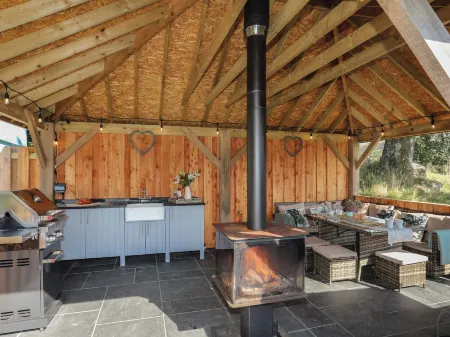 Maes Madog Cottages Отели в г. Исбити Ифан