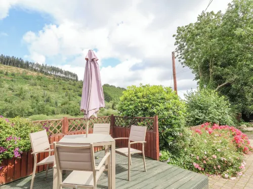 The Little White Cottage Hotels in Llanferres