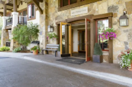 Eagleridge Lodge 201 2 Bedroom Condo by RedAwning