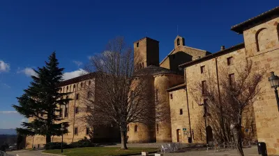 Apartamentos Uncastillo فنادق في 