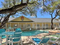 D&R Pelican Bay Resort Hotels in Fulton