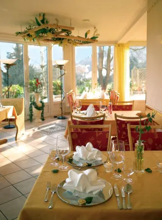 Kishotel am Kurpark Отели в г. Майн-Кинциг