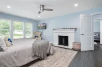 Waterfront Bliss: Ultimate Tilghman Retreat 4 Bedroom Home by Redawning Hotels in Tilghman Island