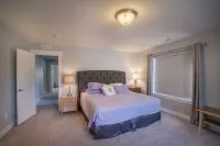 Family Vacation~Crater Hot Spring, Tubing & Ice Skating~Kanton 3 Bedroom Apts by RedAwning