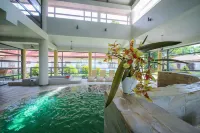 Saka Cliff Hotel & SPA - ที่มีสระว่ายน้ำ