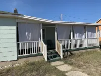 Queen Anne's Revenge at the Beach 3 Bedroom Cottage by RedAwning - parking