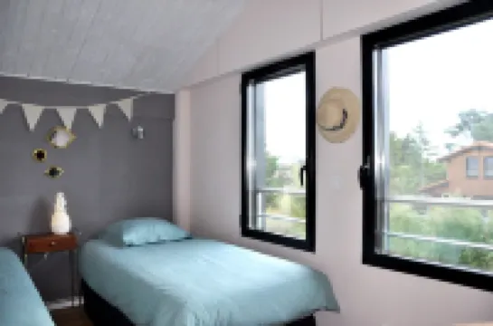 Wooden villa facing the sea Hotels in Gujan-Mestras