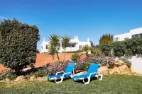 Apartment Marie mit Pool Praia dos Salgados附近的飯店