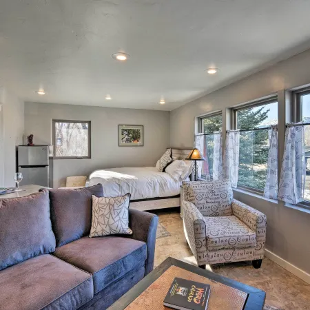 Cozy Mountain Studio By Main Street & Hot Springs!