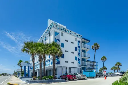 Chateau Mar Beach Resort Отели рядом с достопримечательностью «Halifax River»