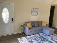 Charming 2-bedroom house in Flowood, Pet Friendly w/Fenced Backyard and Sunroom