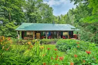 Private Wooded Cabin 7 Mi to Mount Snow! - spa