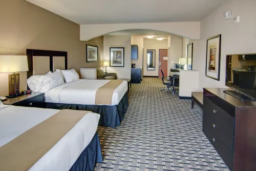 Holiday Inn Express & Suites Paris Hotels in Lamar County