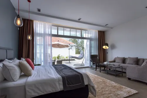 White Boutique Hotel and Restaurant - Apartments