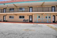 Walk to Crescent Beach: Condo w/ Pool Access - WiFi