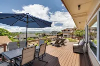 Walk to Beach: Koloa Getaway w/ Ocean Views - Parkering