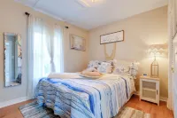 Adorable Beach Cottage w/ Hot Tub & Tropical Bar! - Balkoner