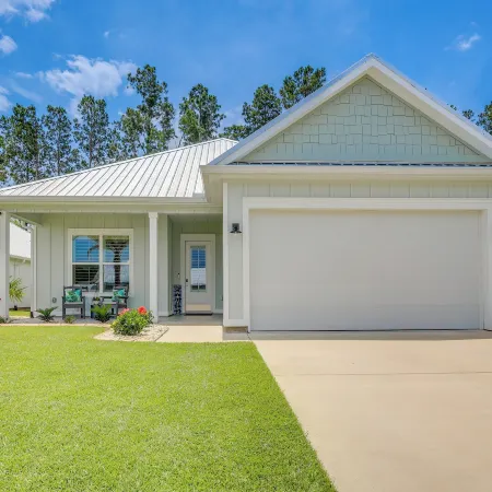 Bright Foley Home w/ Patio - 7 Mi to Wharf & Beach