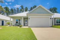 Bright Foley Home w/ Patio - 7 Mi to Wharf & Beach - 3-Star