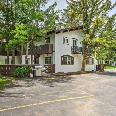 Cozy Condo on Fall River - 1 Mile to Rmnp Gate!