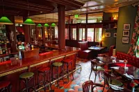 Step House Hotel - bar