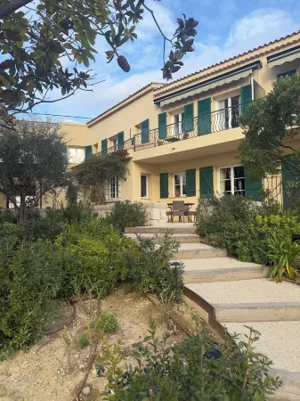 Logis Hôtels Auberge du Rédier Отели в г. Сен-Мартен-дю-Вар