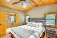 Deck & Fire Pit: Unique Pottsboro Haven - Homestays
