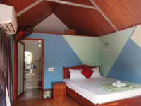 Central Hills Cat Ba Hotels near Siêu Thị Đặc Sản TAM PHÁT CÁT BÀ