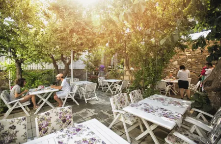 Bozcaada Fahri Hotel Отели в г. Бозджаада