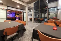 Village Inn - bar