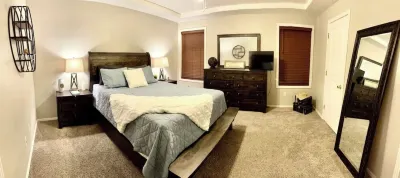 Cozy home located next to everything you need ✈️🛍🛣🍽 Hotels in der Nähe von Jordan's Garden Center and Seasonal Market