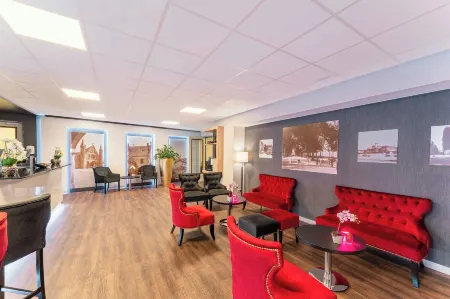PLAZA Premium Den Haag City Center Отели рядом со станцией Den Haag Hs Railway Station