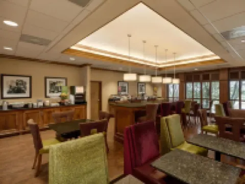 แฮมป์ตันอินน์ เซนต์โรเบิร์ต/ฟอร์ต เลนเนิร์ดวูด โรงแรมในSaint Robert