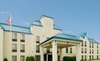 Holiday Inn Express & Suites Cedar Rapids-I-380 @ 33RD Ave