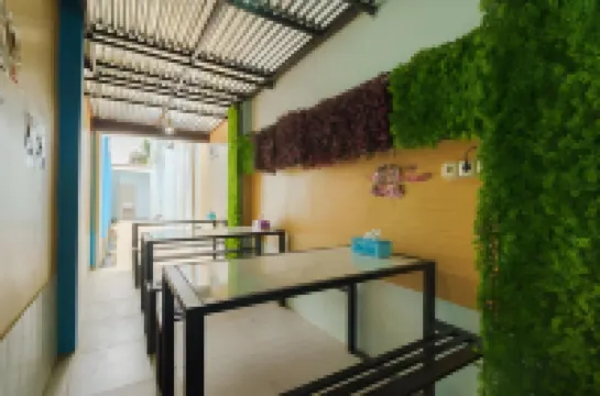 เรดดอร์ซพลัส ใกล้กับปาเลมบัง ไอคอน มอลล์ 2