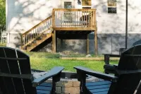 Charming 3 bedroom home minutes from NRG featuring a fire pit/outdoor games