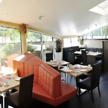 Amalienburg - Boutique & Boarding Hotel Отели рядом с достопримечательностью «Пазинг-Оберменцинг»
